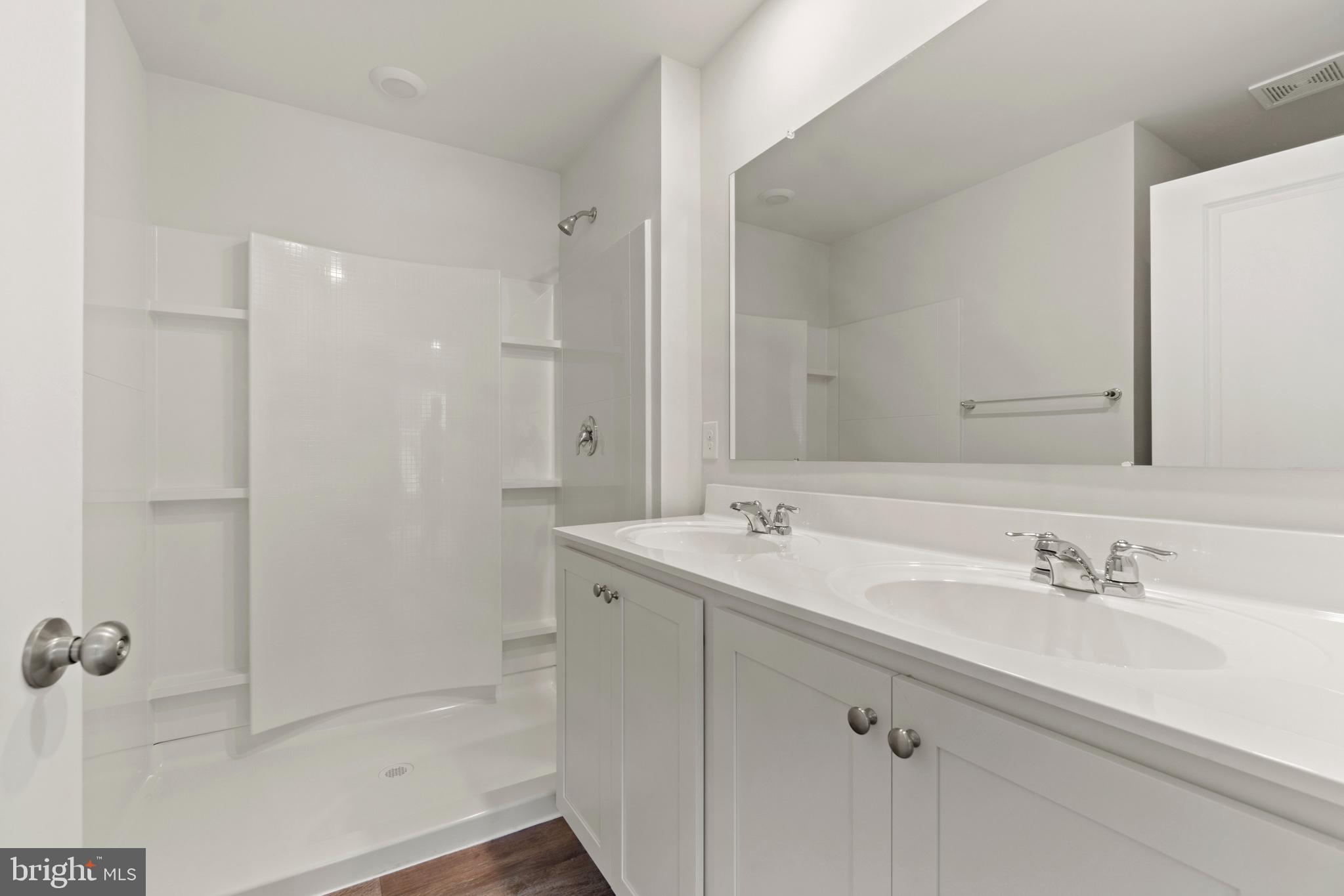 LADYSMITH VILLAGE - Residential