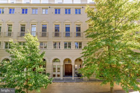 Photo of 1417 N Nash Street, ARLINGTON, VA 22209 (MLS # VAAR2069606)