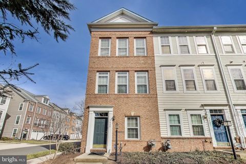 Townhouse For Sale - 5629 Hartfield Avenue<br/> SUITLAND, MD 20746