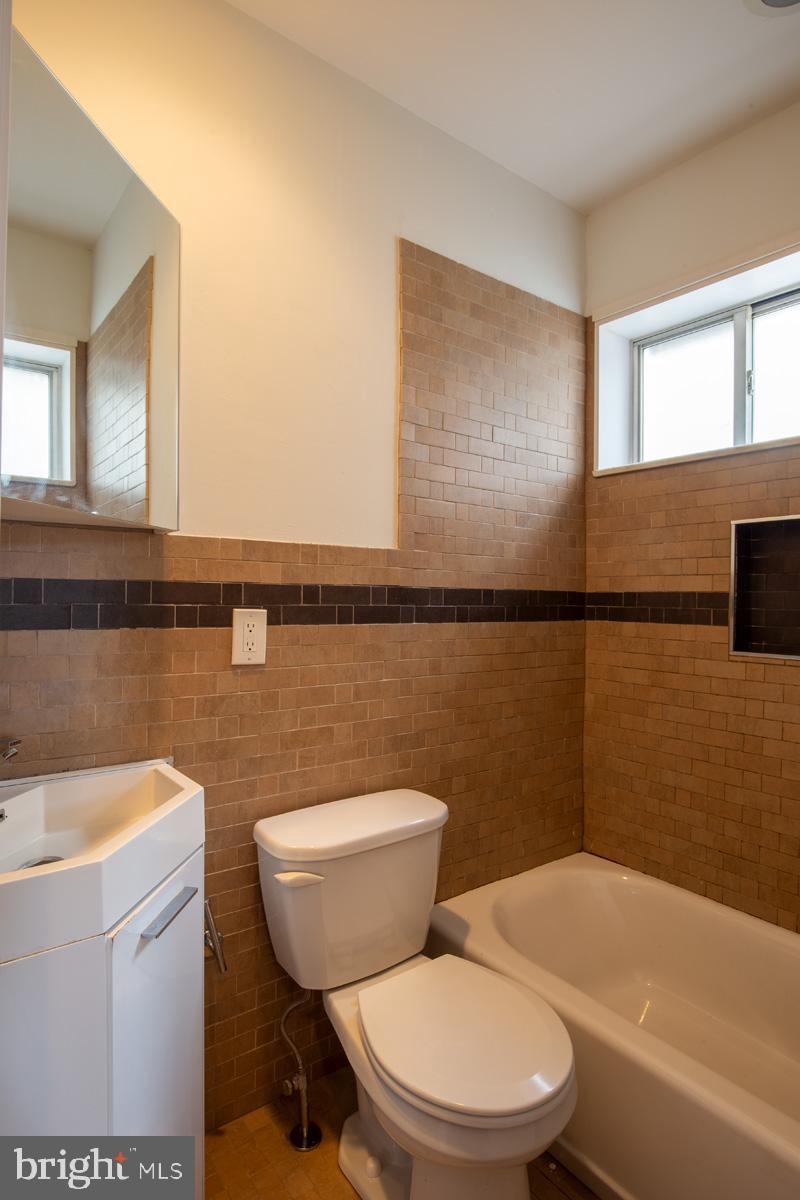 POINT BREEZE - Residential Lease