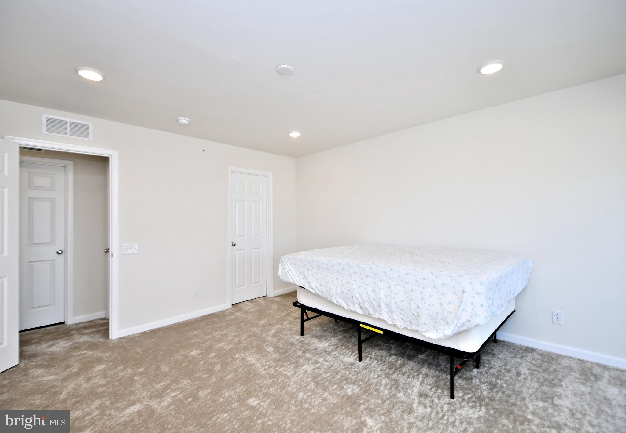 RESERVE AT FRANCONIA - Residential Lease