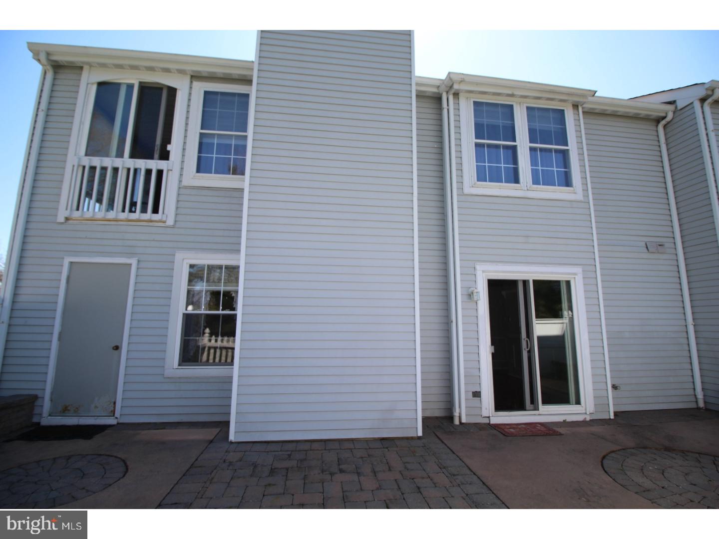 ROSE HOLLOW - Residential Lease