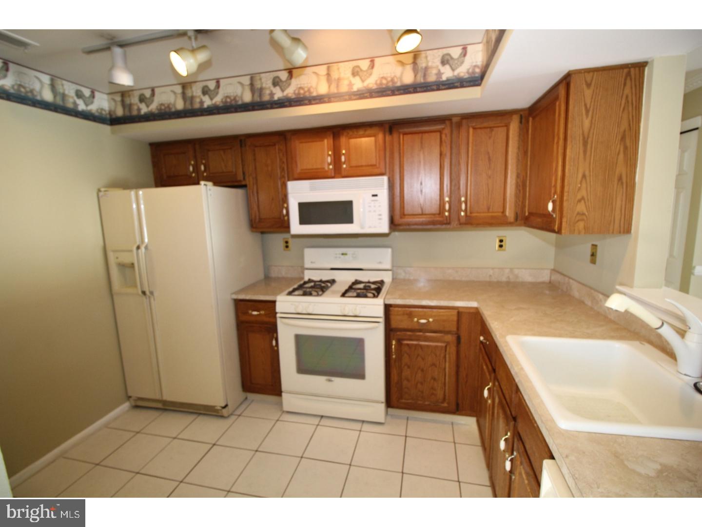 ROSE HOLLOW - Residential Lease