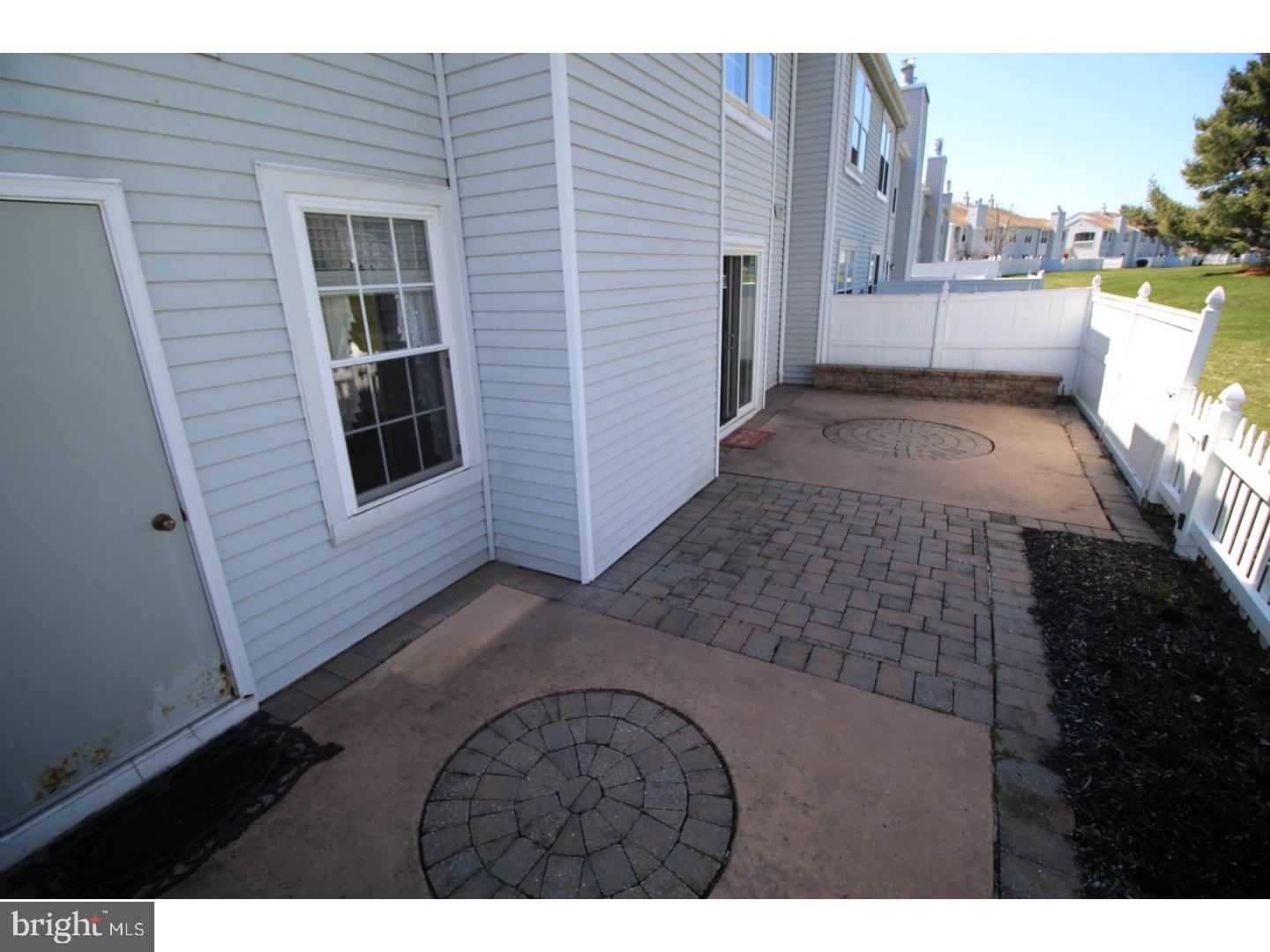 ROSE HOLLOW - Residential Lease