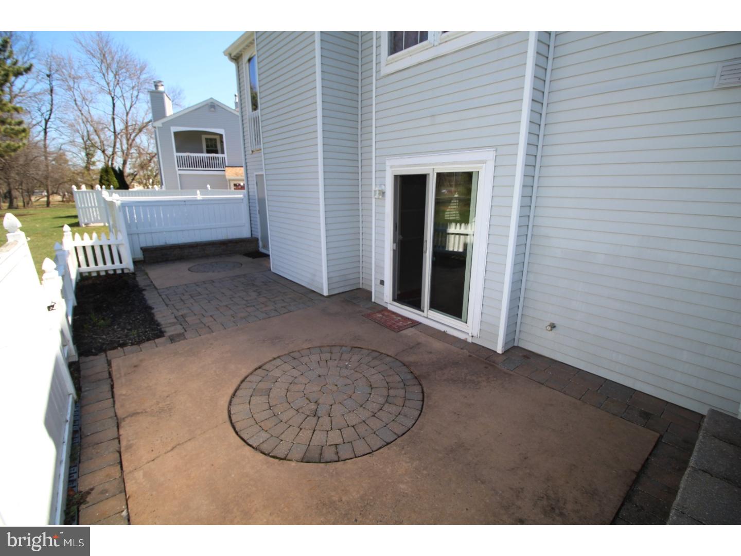 ROSE HOLLOW - Residential Lease