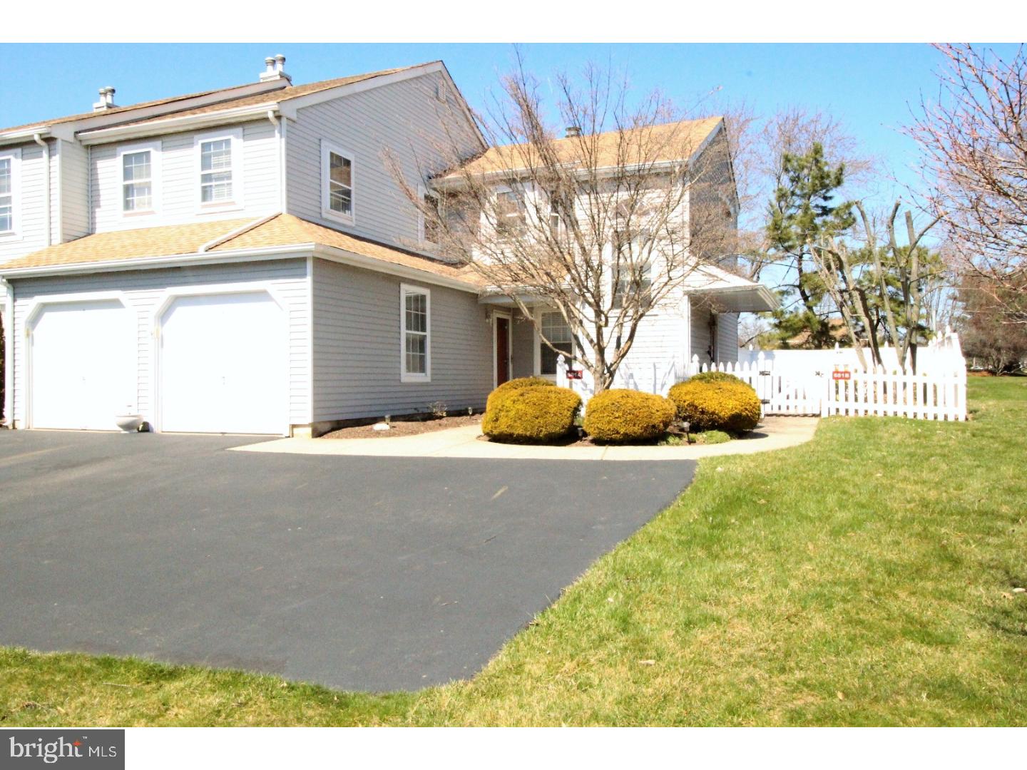 ROSE HOLLOW - Residential Lease