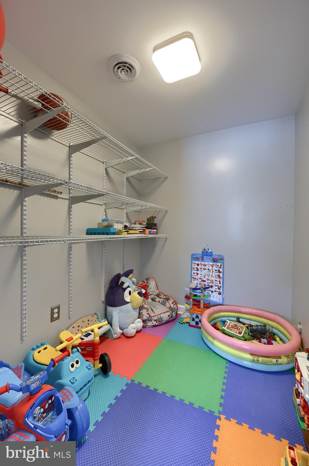 SPRINGETTS VILLAGE CONDOS - Residential