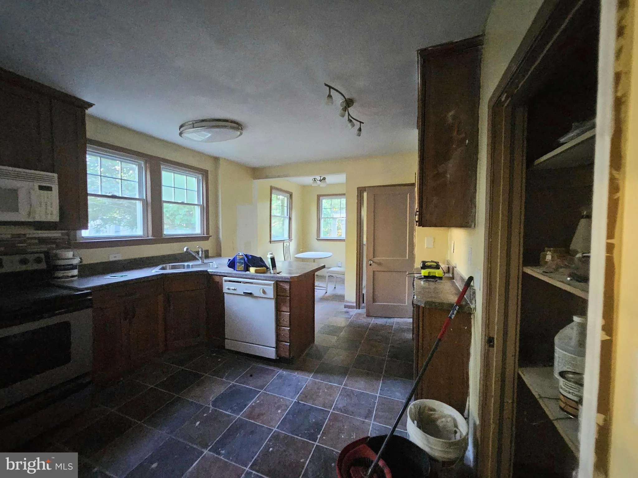 Berlin, New Jersey 08009, United States, 5 Bedrooms Bedrooms, ,3 BathroomsBathrooms,Residential,Contingent,38927