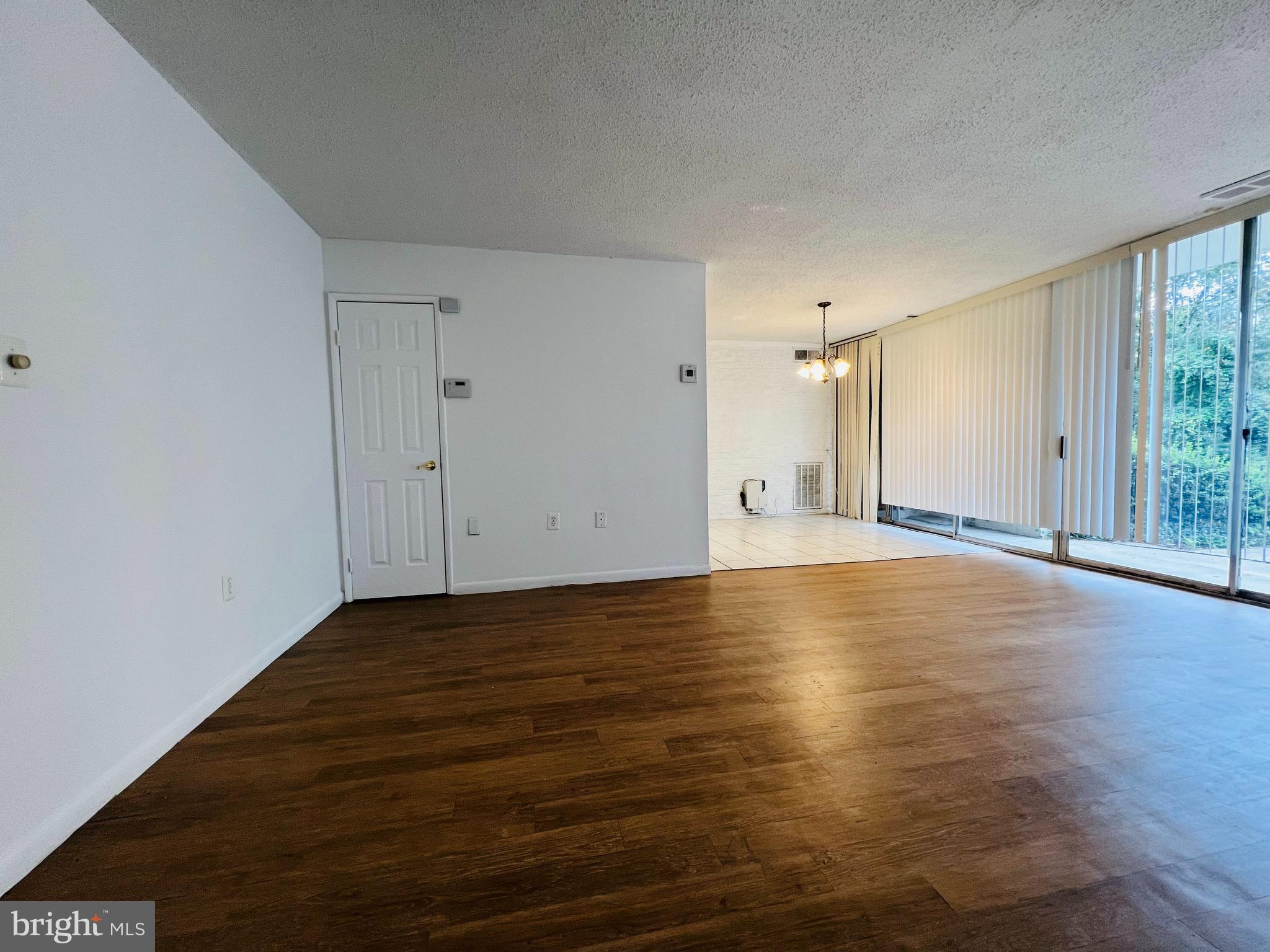 PRESIDENTIAL PARK - Residential Lease