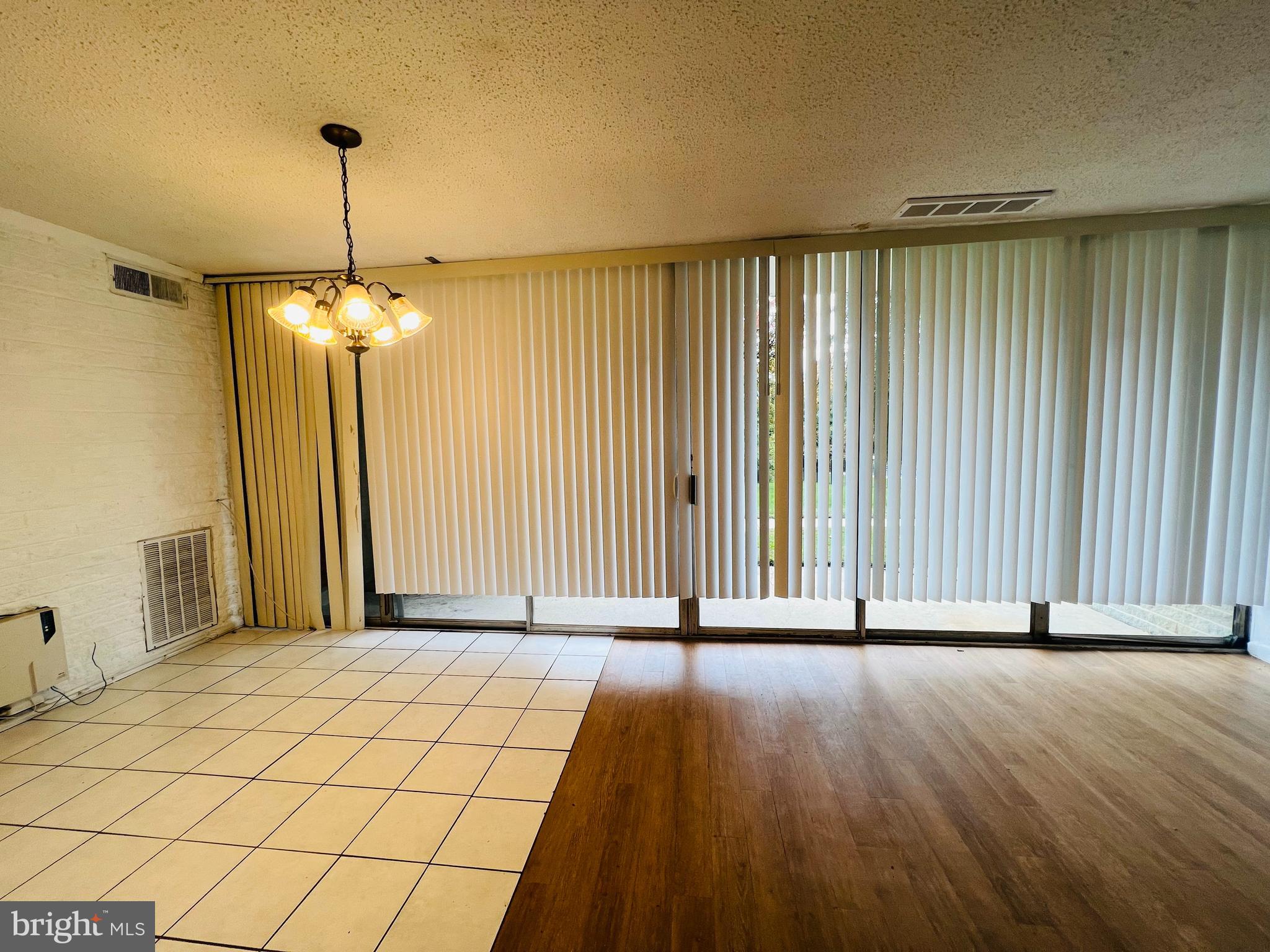 PRESIDENTIAL PARK - Residential Lease