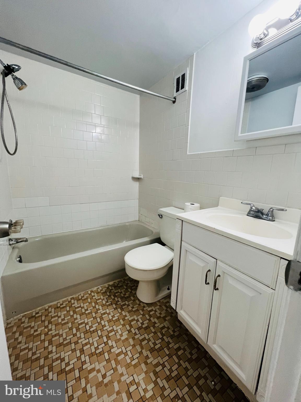 PRESIDENTIAL PARK - Residential Lease