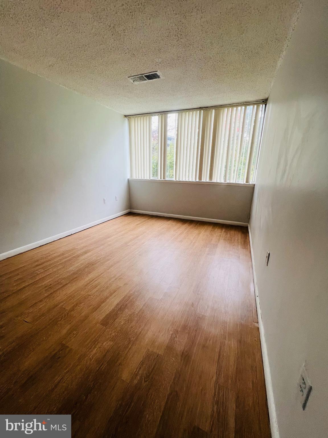 PRESIDENTIAL PARK - Residential Lease