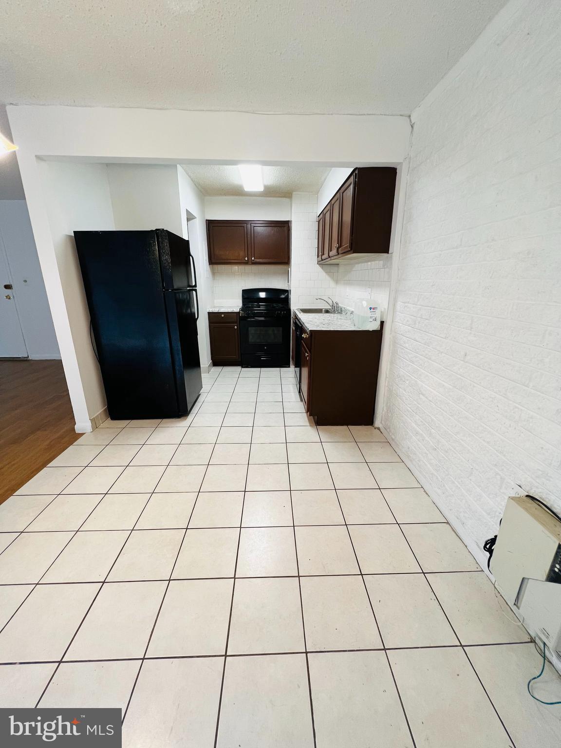 PRESIDENTIAL PARK - Residential Lease