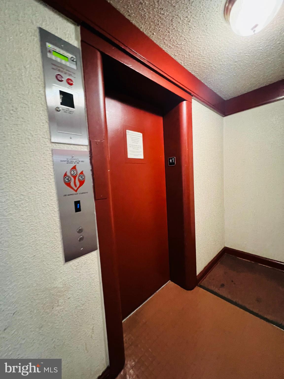 PRESIDENTIAL PARK - Residential Lease