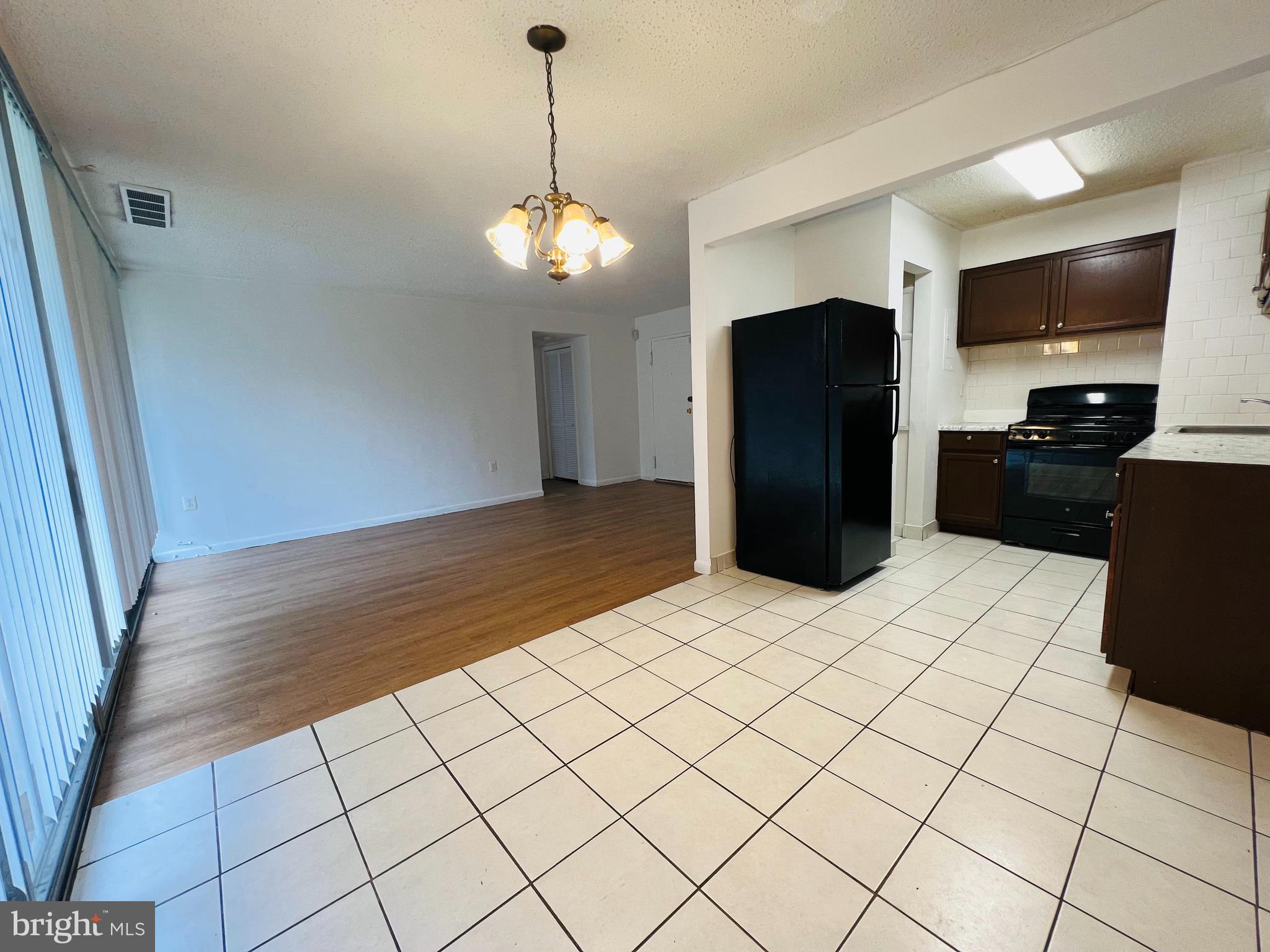 PRESIDENTIAL PARK - Residential Lease