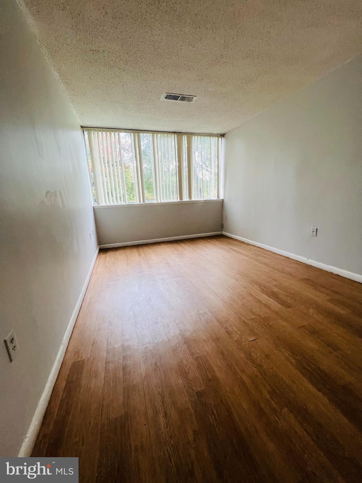 PRESIDENTIAL PARK - Residential Lease