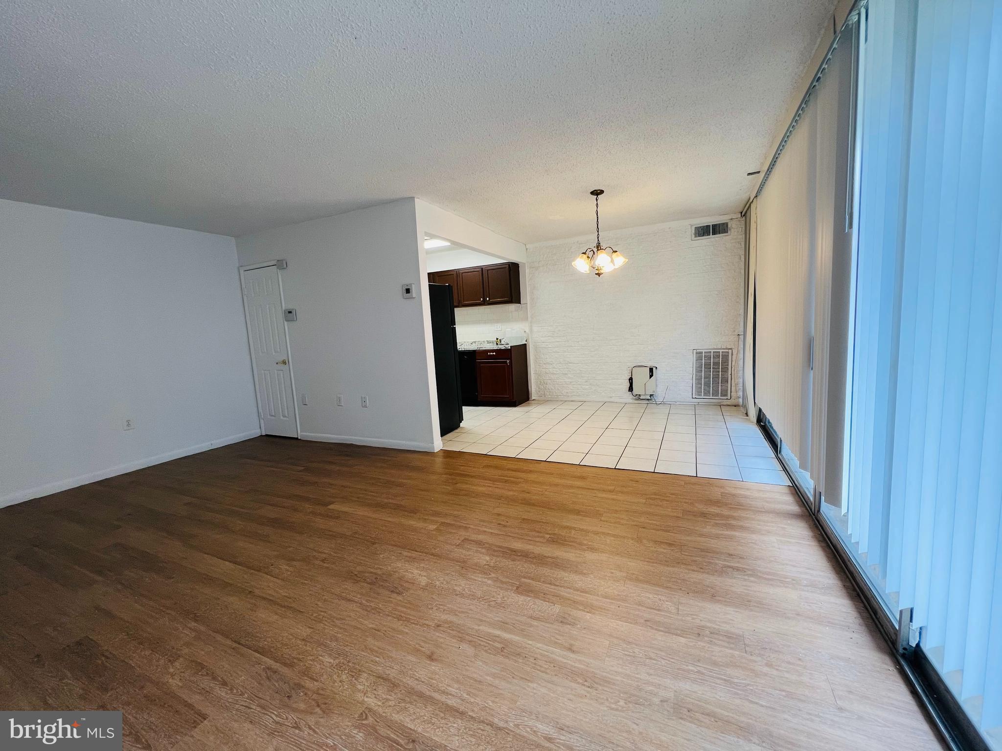 PRESIDENTIAL PARK - Residential Lease