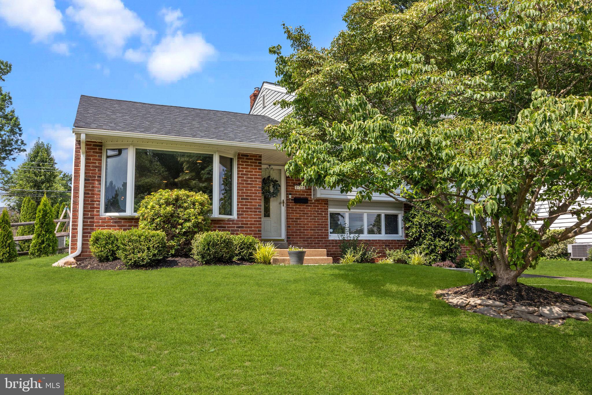 128 HEDGEROW DRIVE
