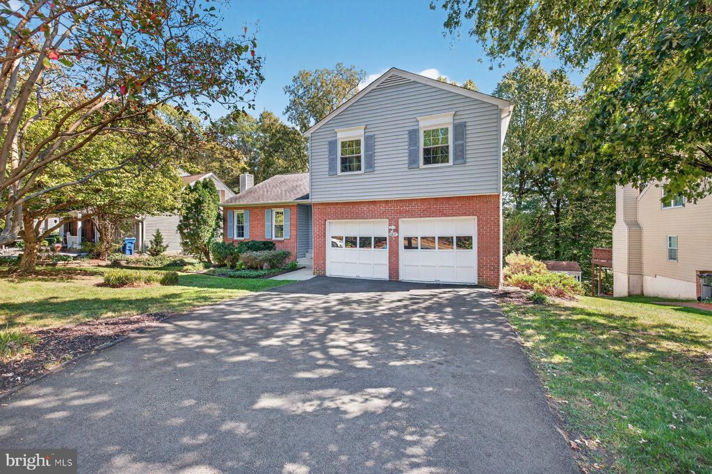 Photo of 8537 Hooes Road, SPRINGFIELD, VA 22153 (MLS # VAFX2270458)