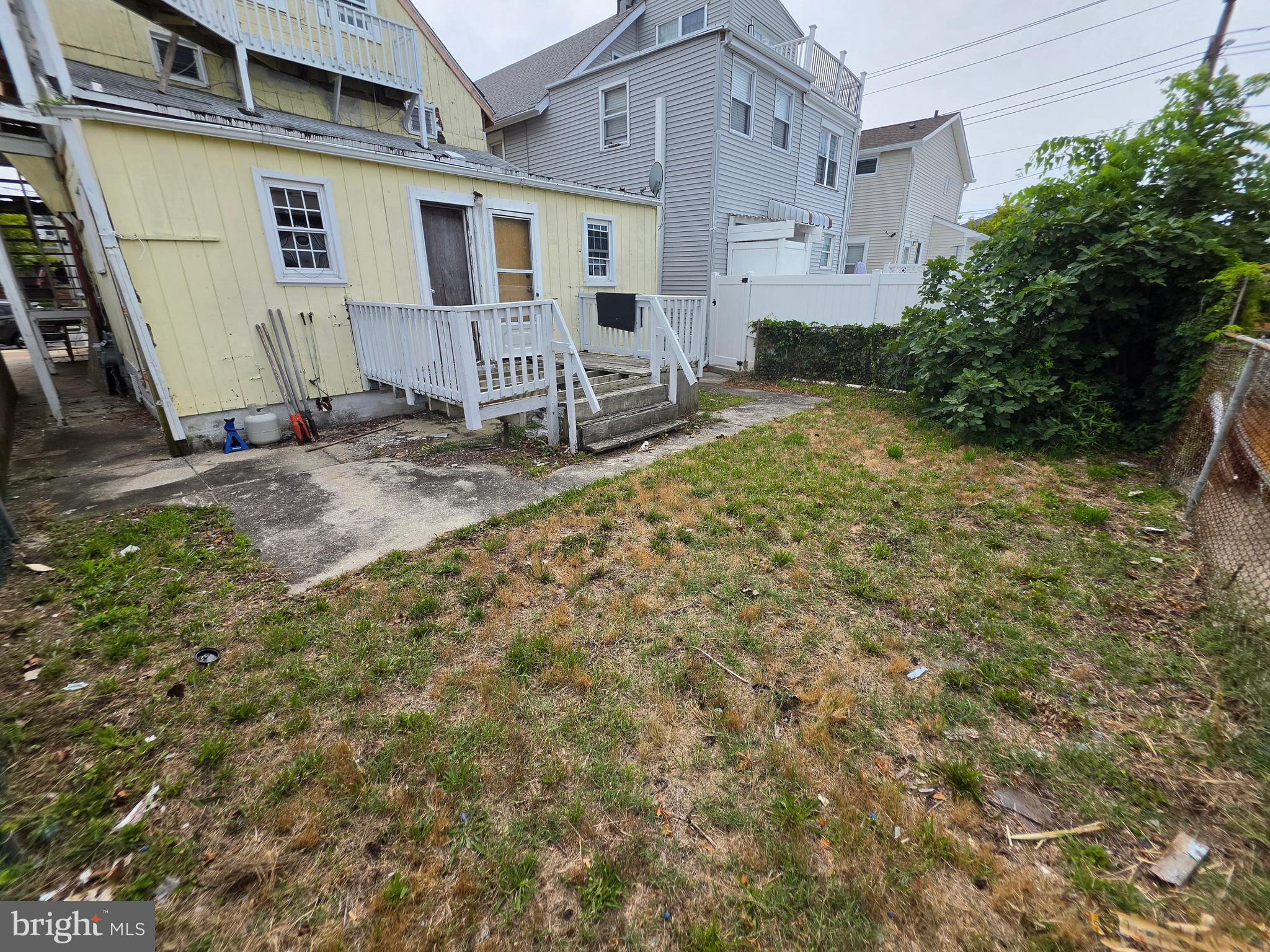155 W HAND AVENUE