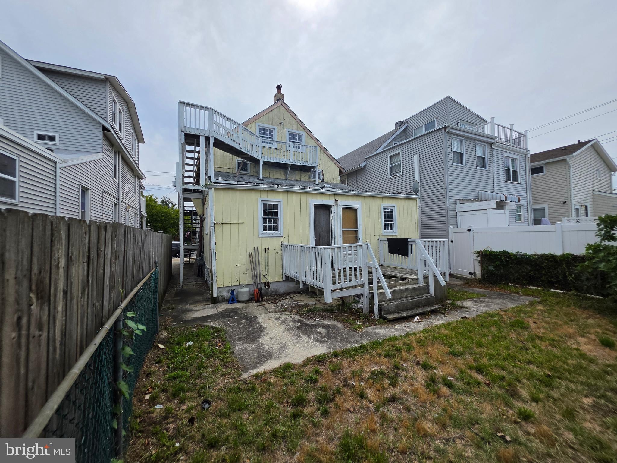 155 W HAND AVENUE