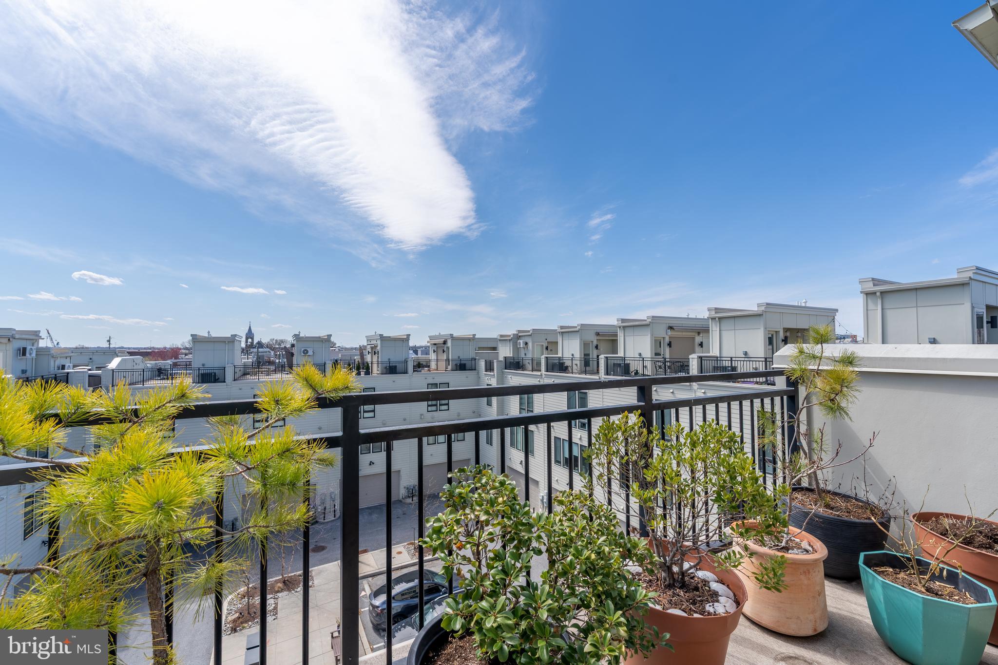 LOCUST POINT - Residential