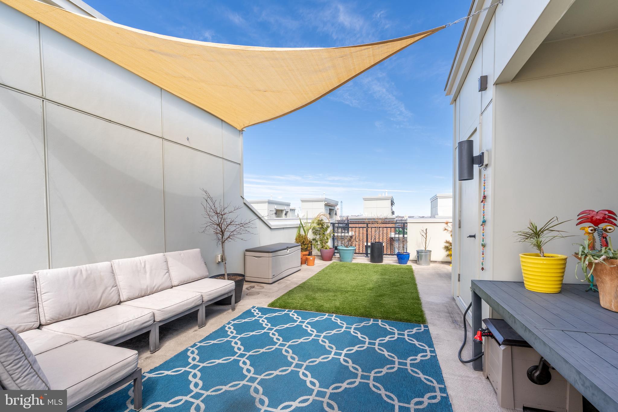 LOCUST POINT - Residential