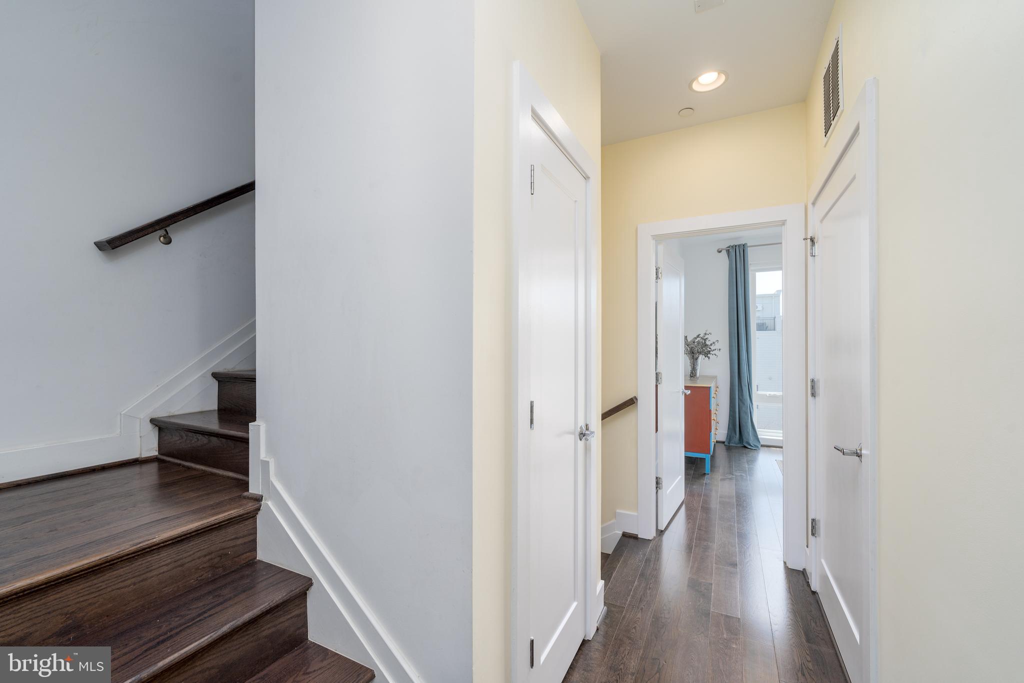 LOCUST POINT - Residential