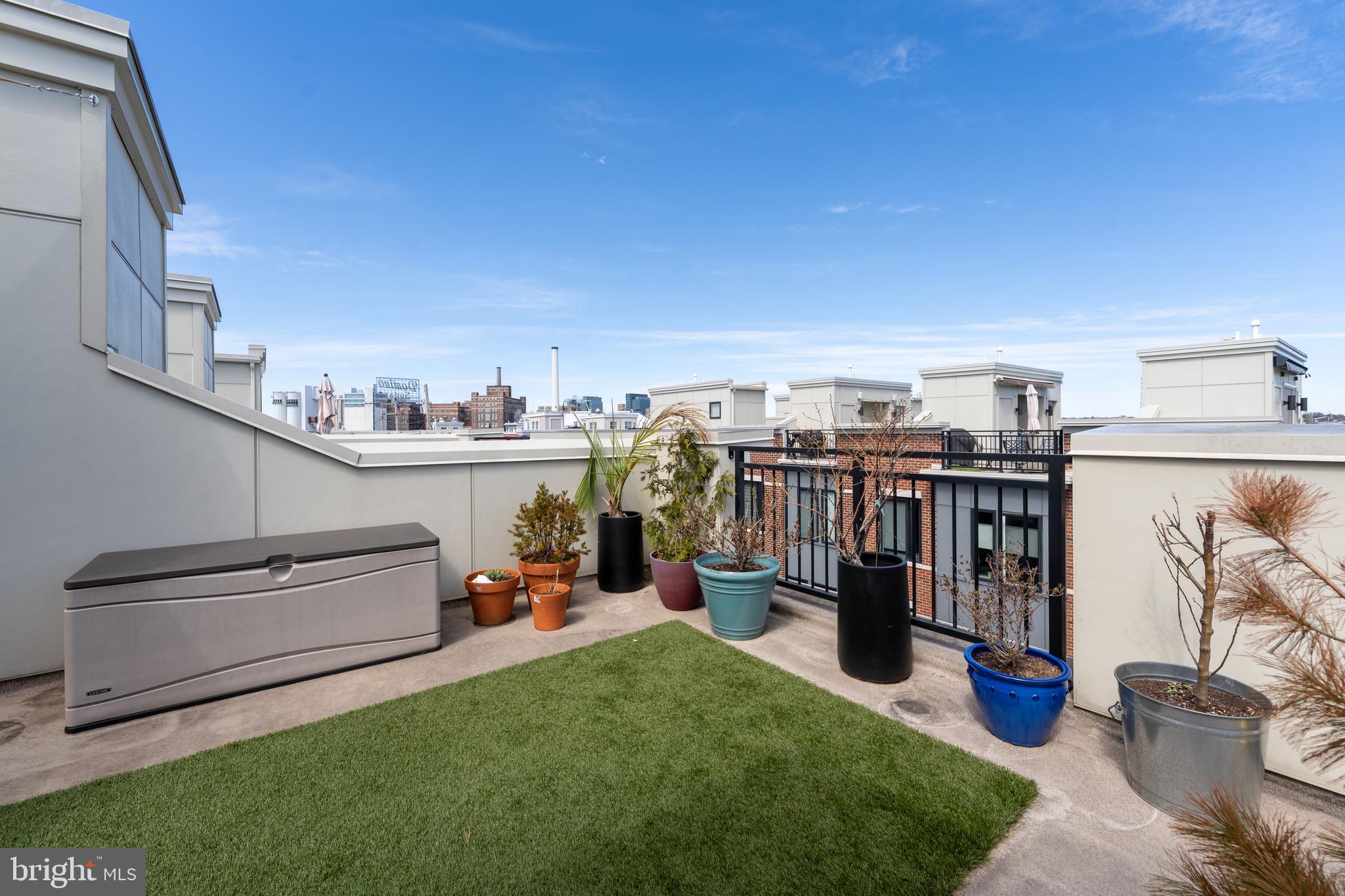 LOCUST POINT - Residential