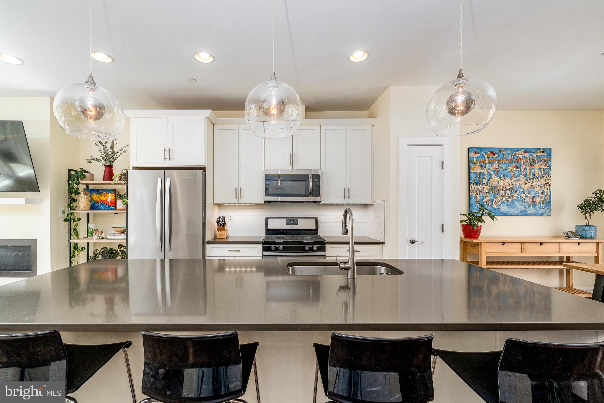 LOCUST POINT - Residential