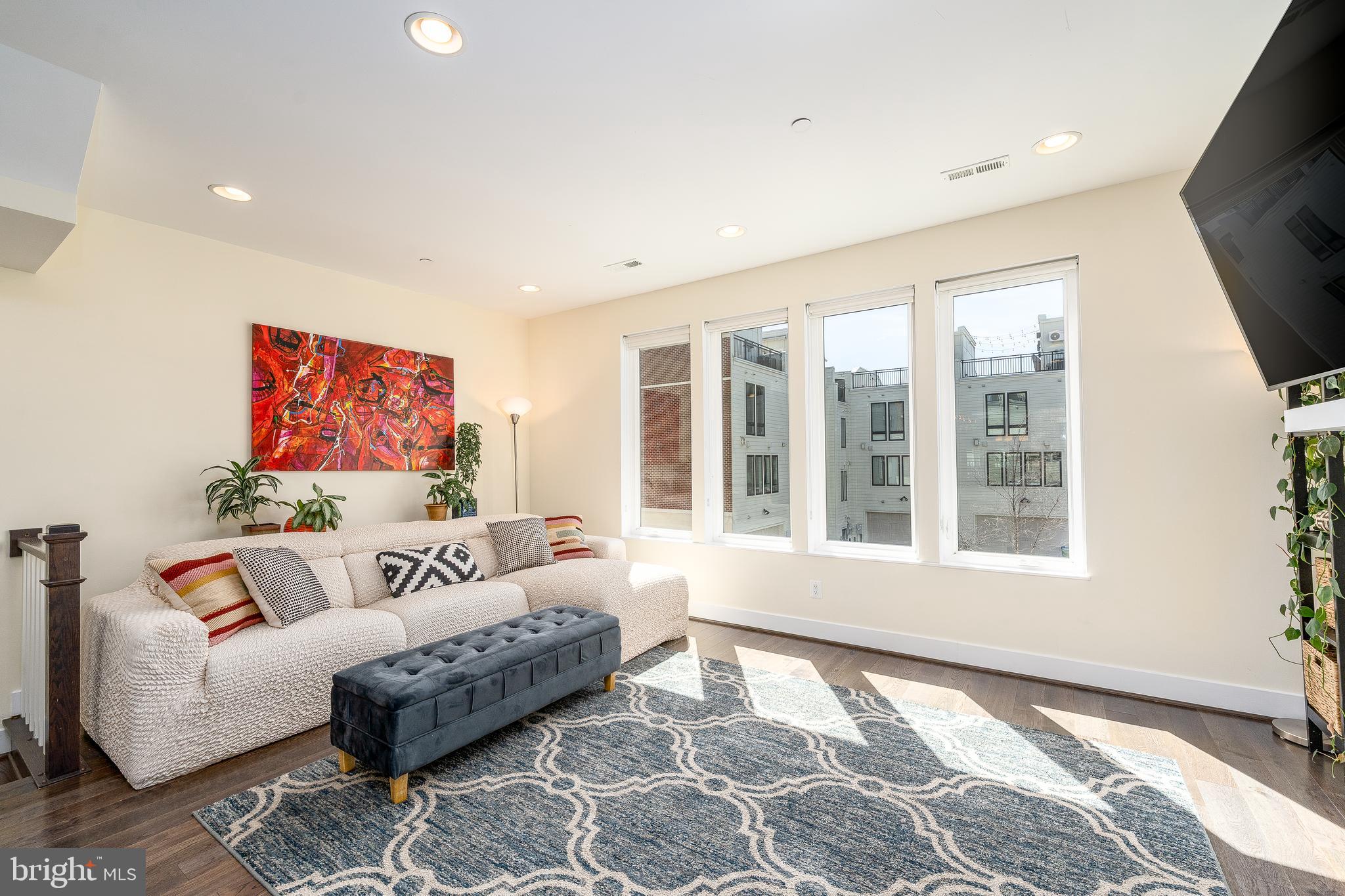 LOCUST POINT - Residential