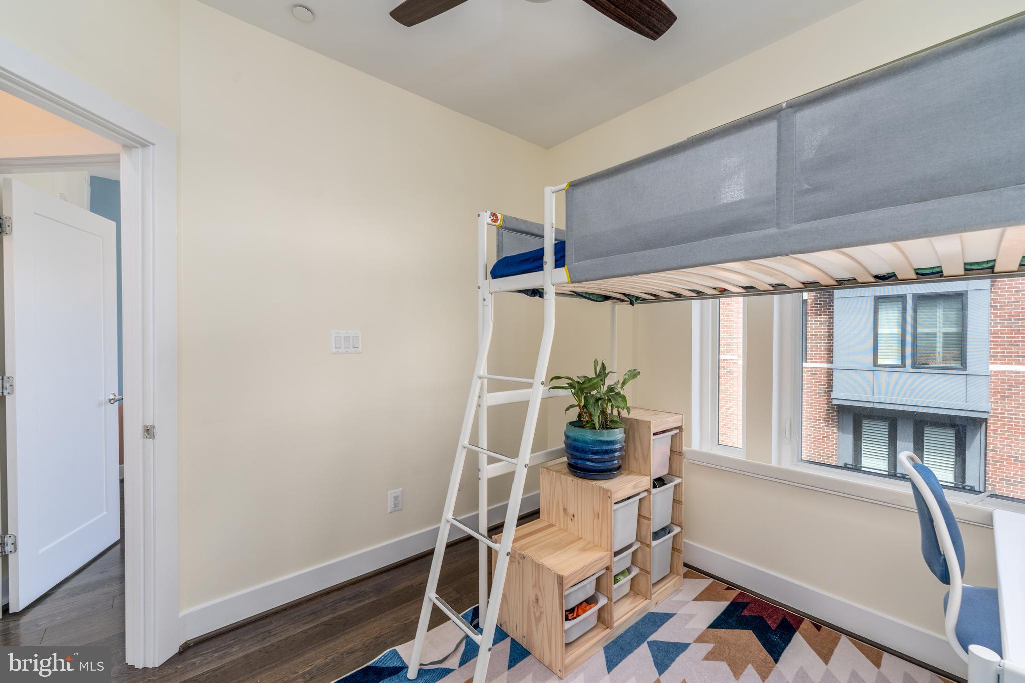 LOCUST POINT - Residential