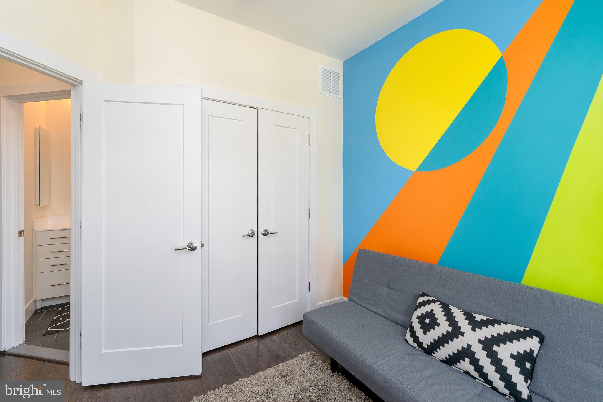 LOCUST POINT - Residential