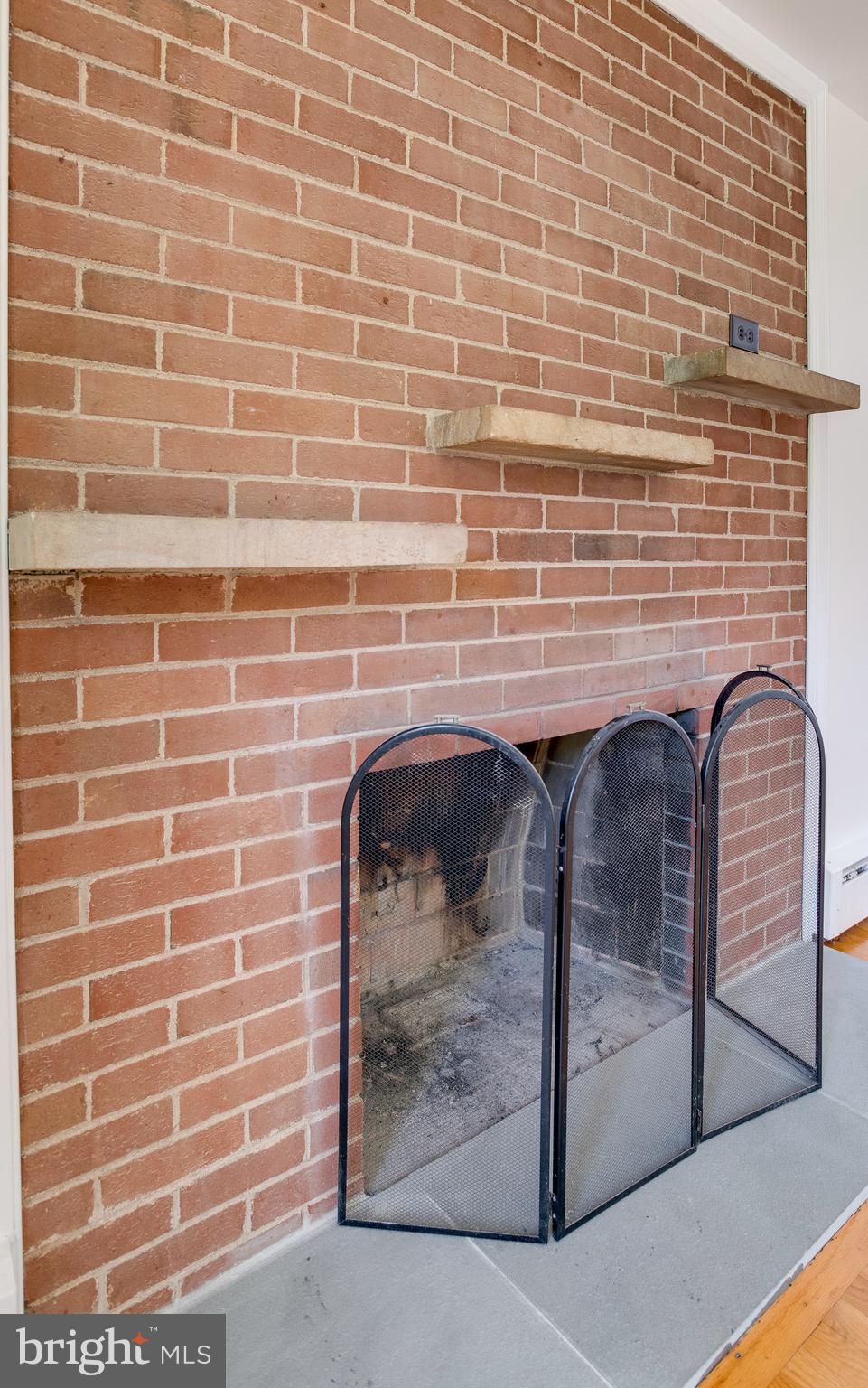 BROKEN HILLS - Residential