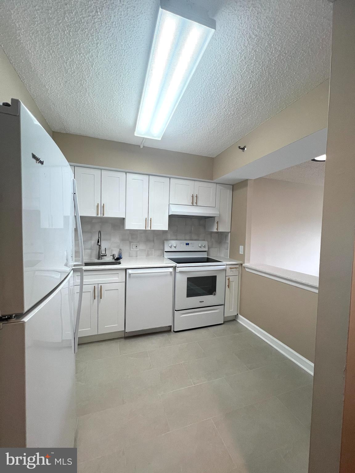 ROSSMOOR MUTUAL 22 CODM - Residential Lease