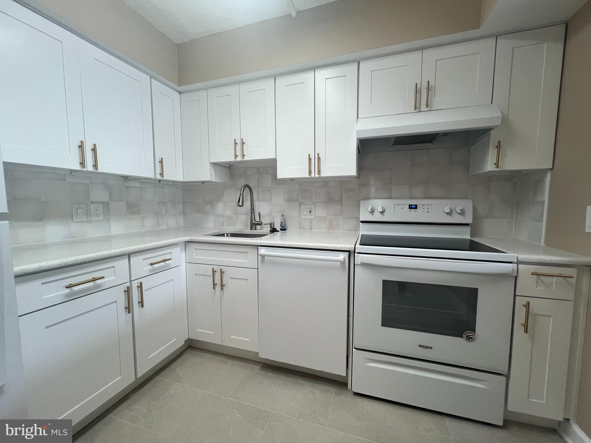 ROSSMOOR MUTUAL 22 CODM - Residential Lease