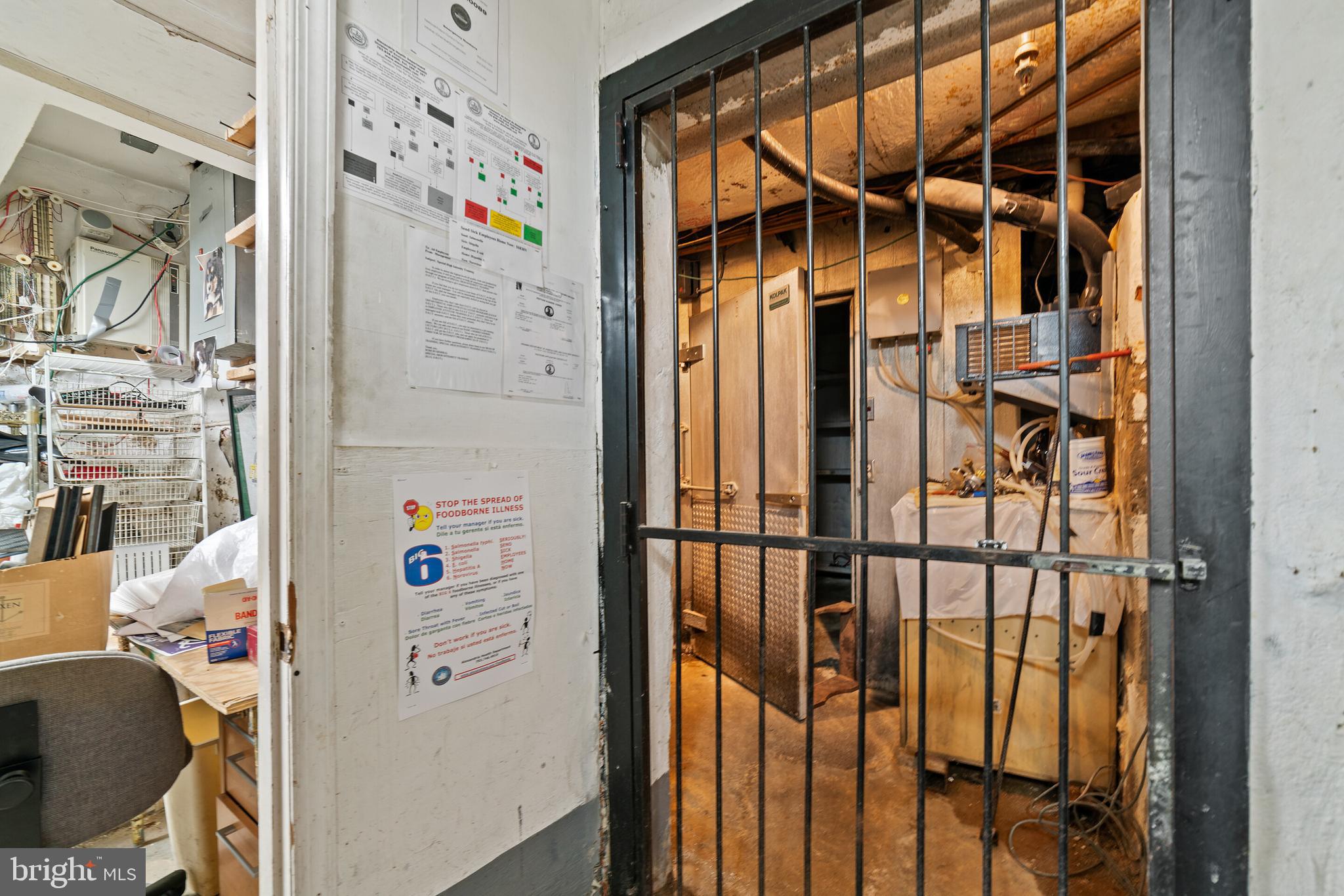 OLD TOWN ALEXANDRIA - Commercial Sale