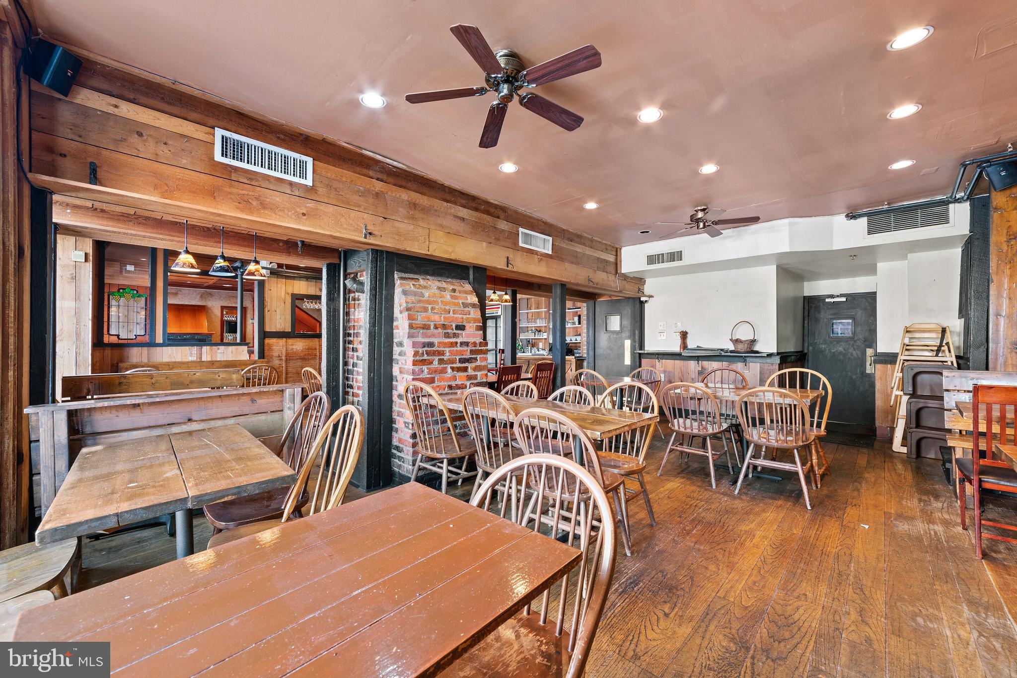 OLD TOWN ALEXANDRIA - Commercial Sale