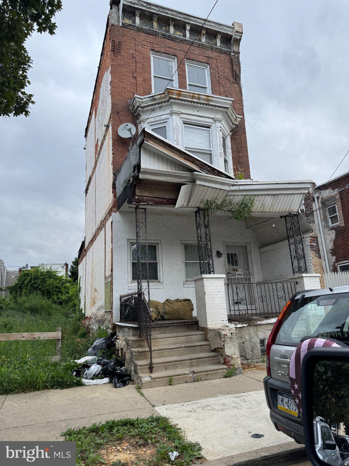 1211 W TIOGA STREET