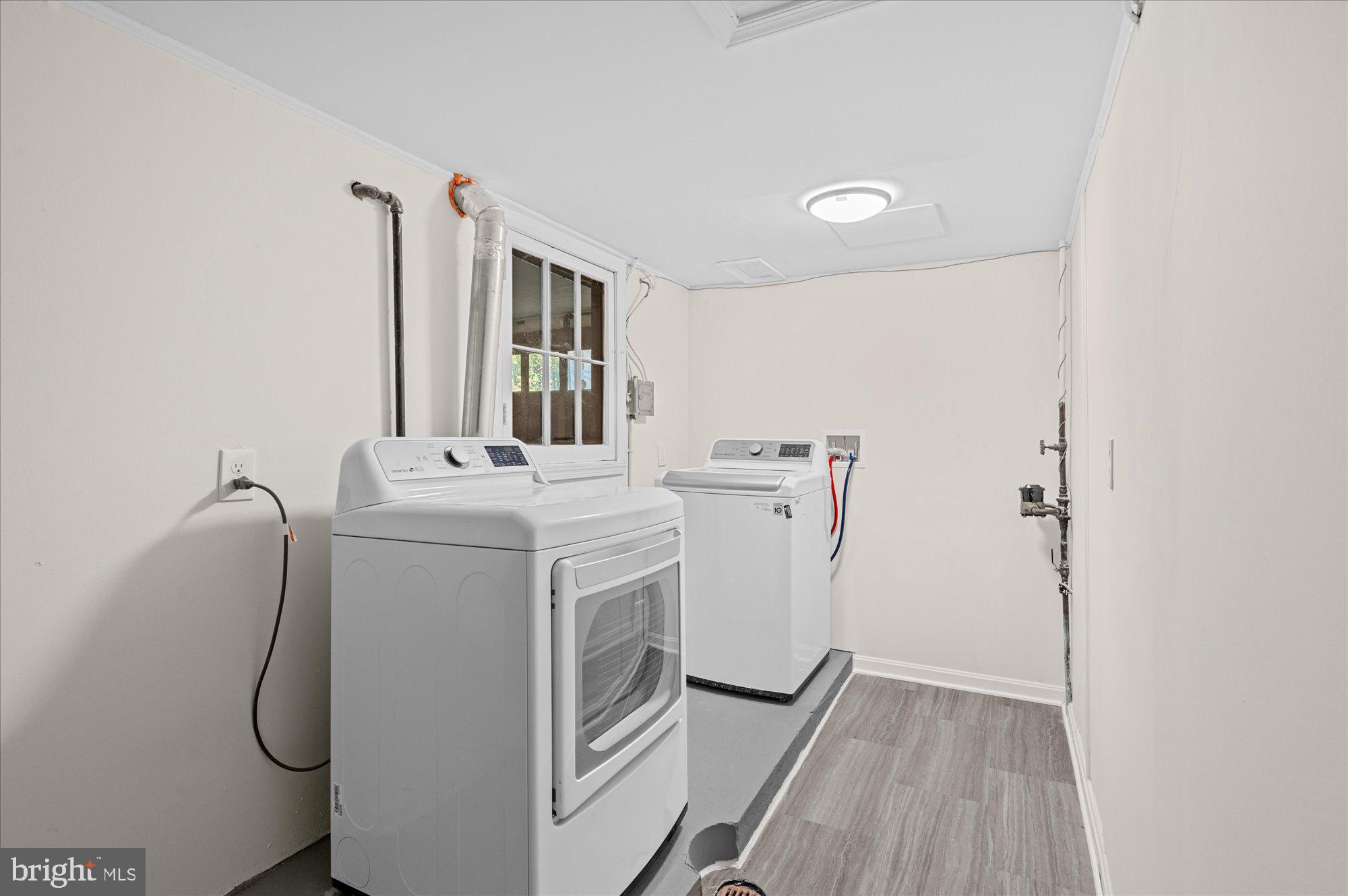 WOODSIDE PARK - Residential