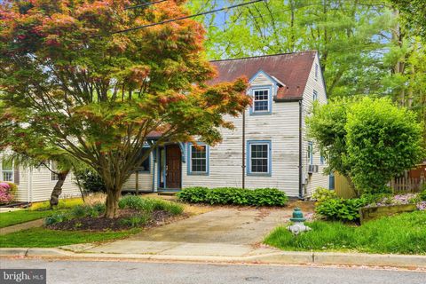 Photo of 3512 Farragut Avenue, KENSINGTON, MD 20895 (MLS # MDMC2228704)