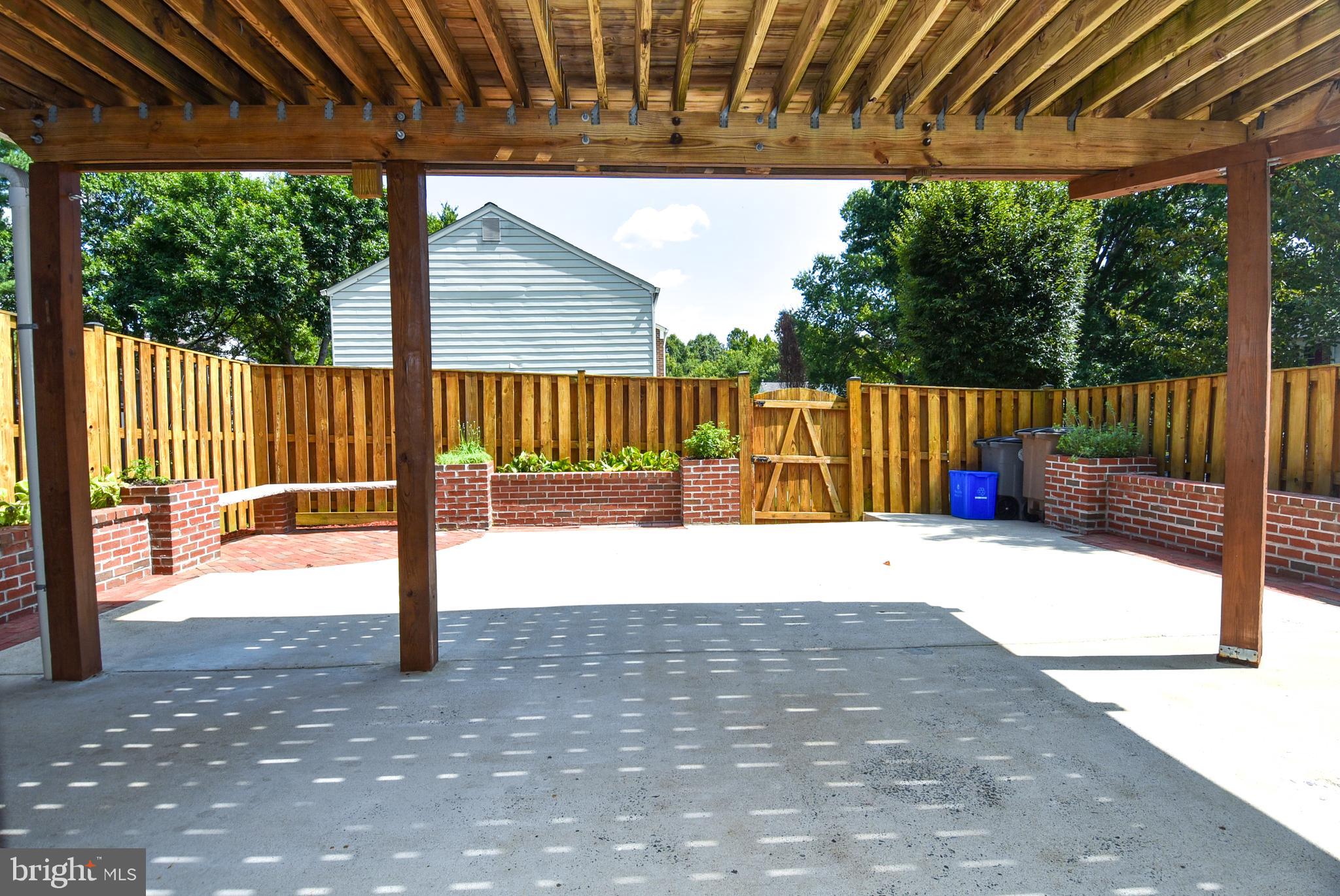 ROCKSHIRE TOWNHOMES - Residential