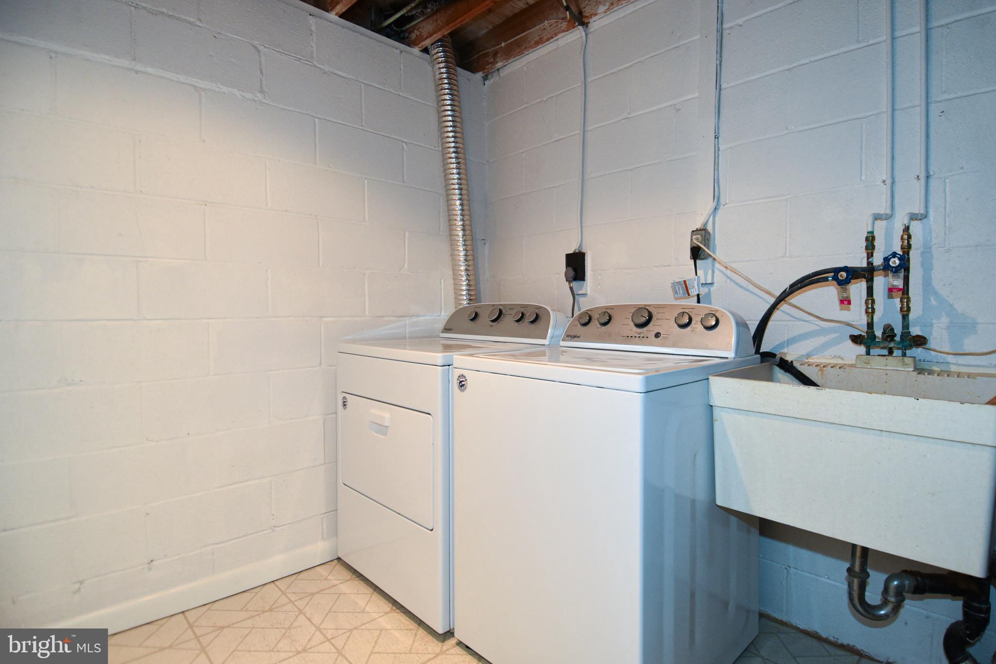 ROCKSHIRE TOWNHOMES - Residential