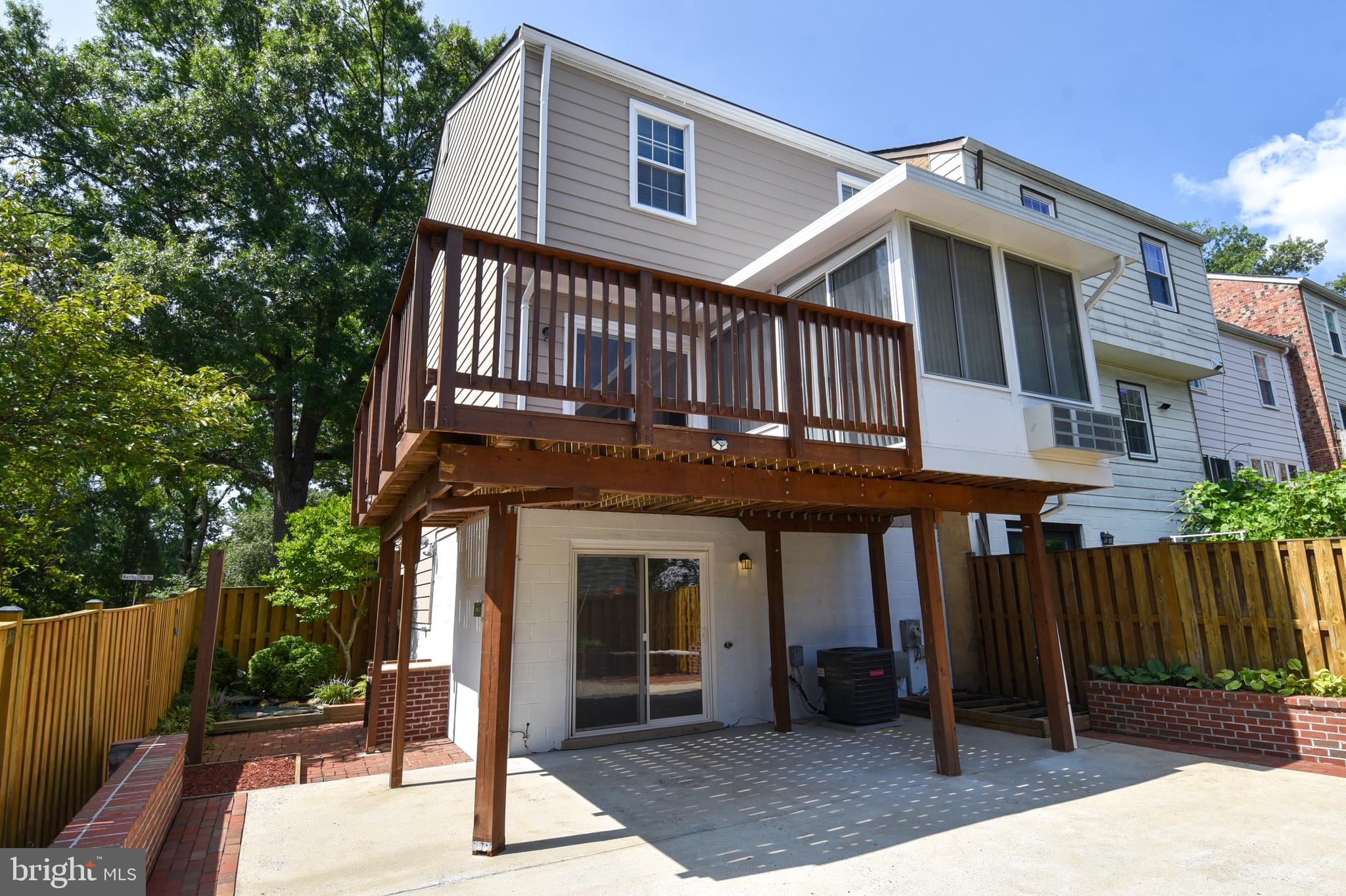 ROCKSHIRE TOWNHOMES - Residential