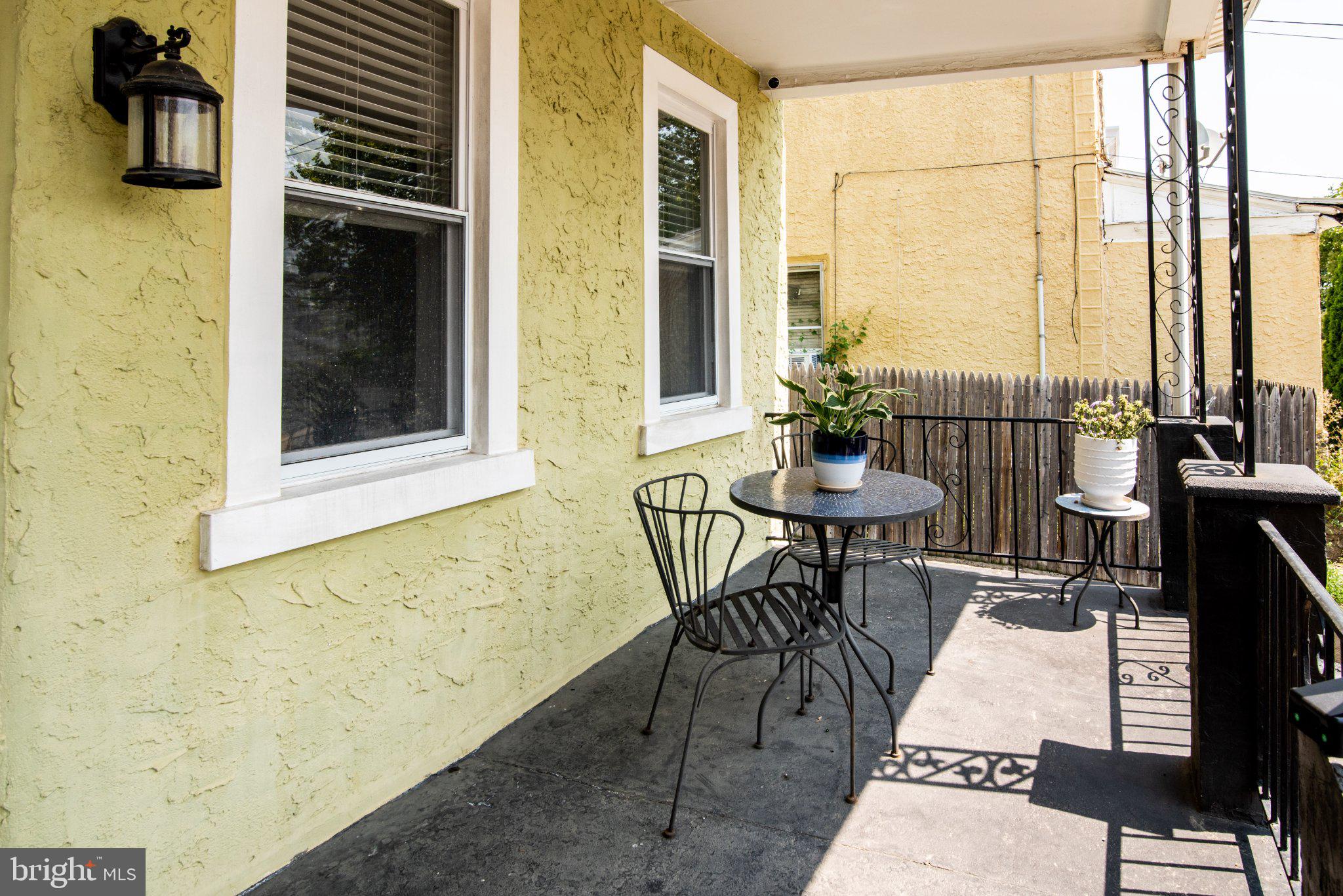 542 DUPONT STREET