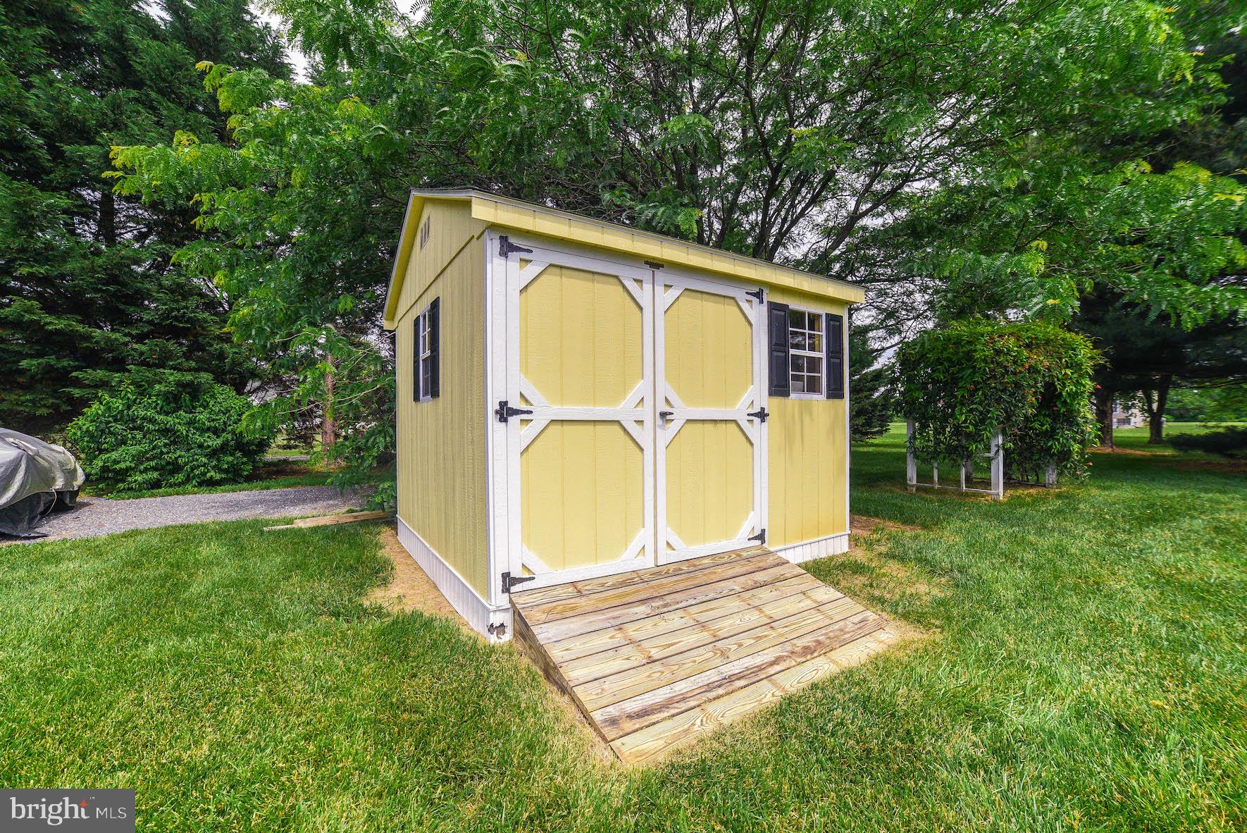 ALGONQUIN VILLAGE - Residential