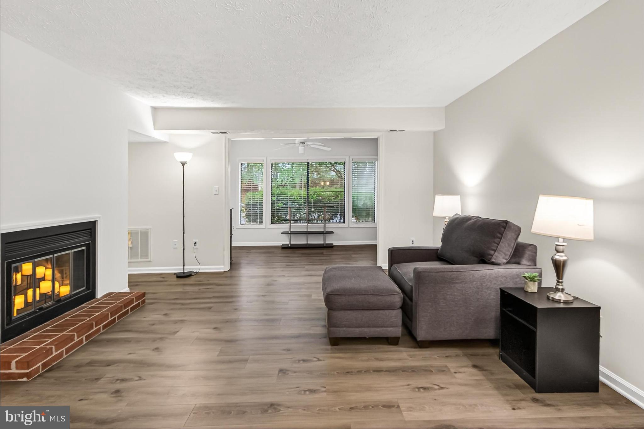 HUNTERS CROSSING - Residential