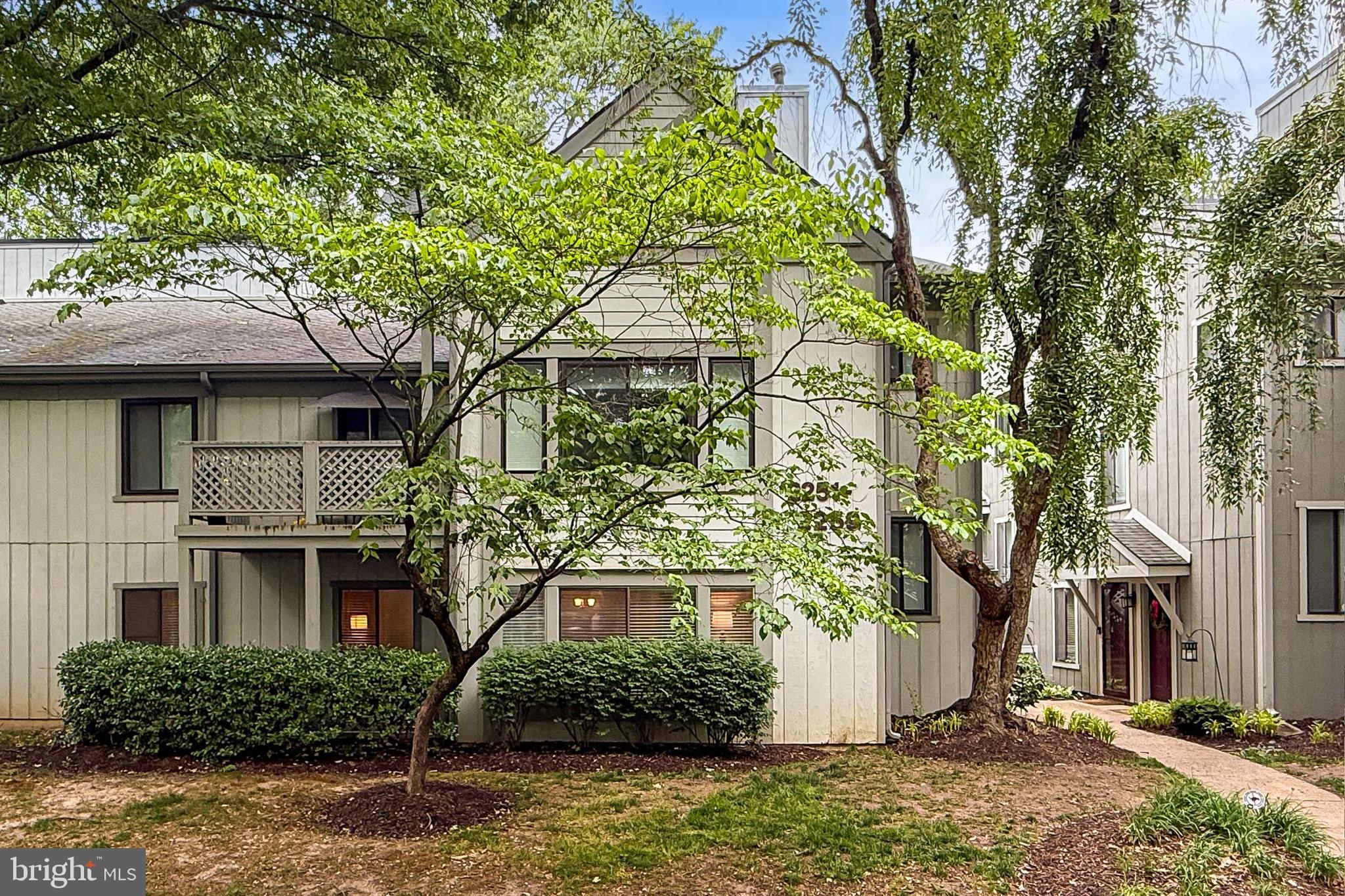 HUNTERS CROSSING - Residential