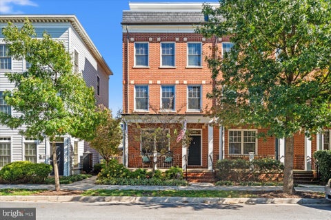 Townhouse For Sale - 815 N Alfred Street<br/> ALEXANDRIA, VA 22314