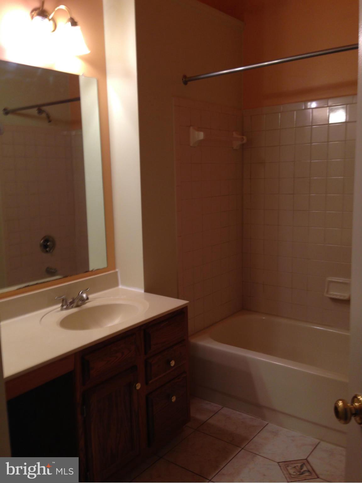 MANCHESTER LAKES - Residential Lease